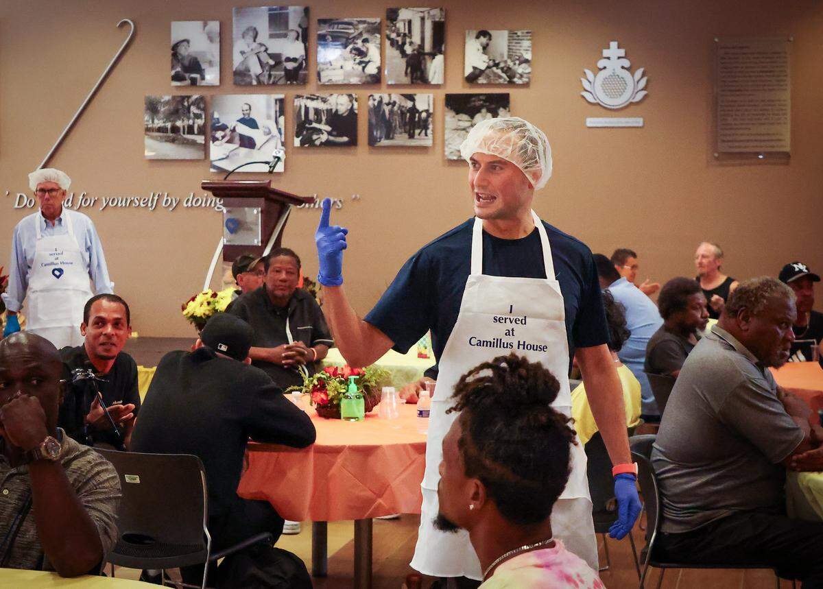 Board Nathan Berlinsky, center, checks for available seating as Camillus House held its 65th annual Thanksgiving Celebration, a cherished tradition that brings hope, dignity, and fellowship to hundreds of individuals experiencing shelter insecurity with a Thanksgiving dinner and other activities at its main campus on Thursday, November 27, 2025, in Miami, Florida. 
