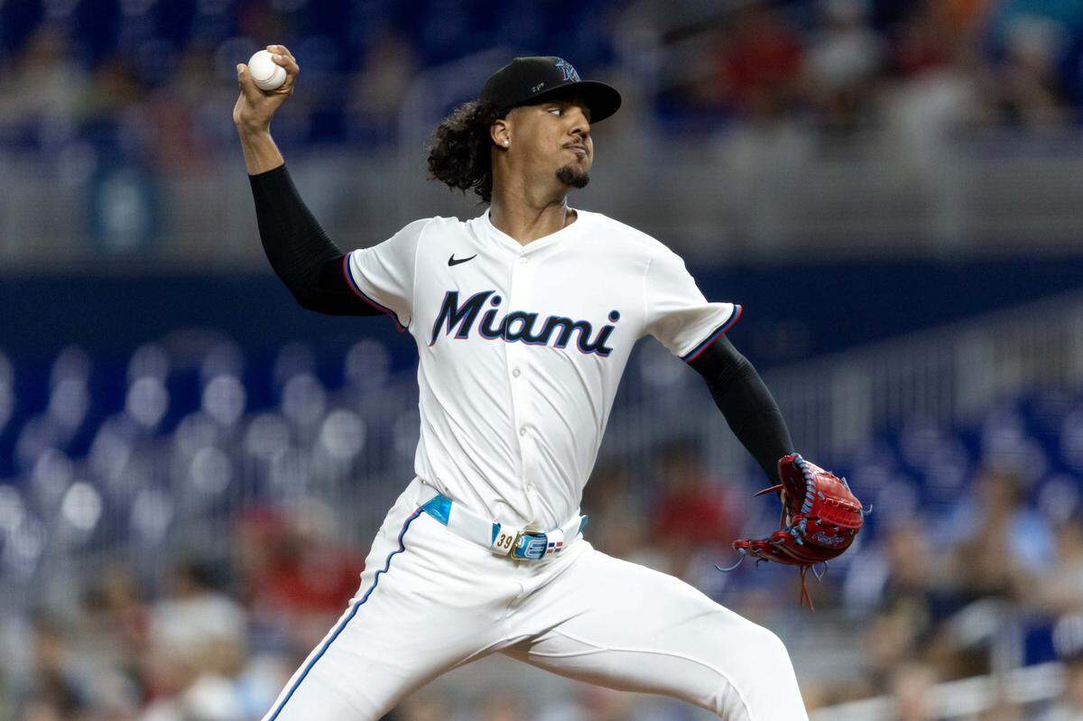 Miami Marlins pitcher Eury Pérez (39) throws the ball during the third inning of an MLB game against the St. Louis Cardinals at loanDepot park on Monday, August 18, 2025, in Miami, Fla.
