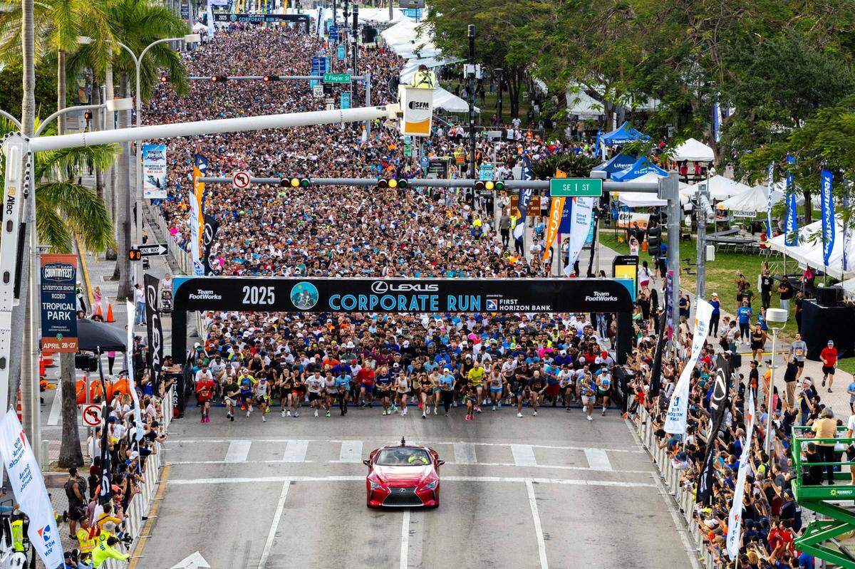 Runners take off from the starting line in front of Bayfront Park on Biscayne Boulevard heading south during the 2025 Lexus Corporate Run on Thursday, April 24, 2025, in Miami, Fla. Over 18,00 runners participated in the 5K race’s 40th anniversary in Downtown Miami.