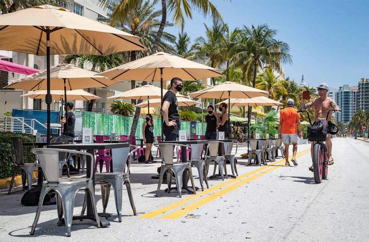 Pink Taco on Ocean Drive has set up tables on the street, like many South Beach restaurants there.