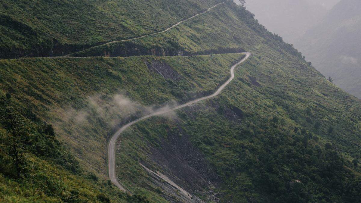 In the mountains of northern Vietnam, two “dragon” creatures were discovered on the limestone.