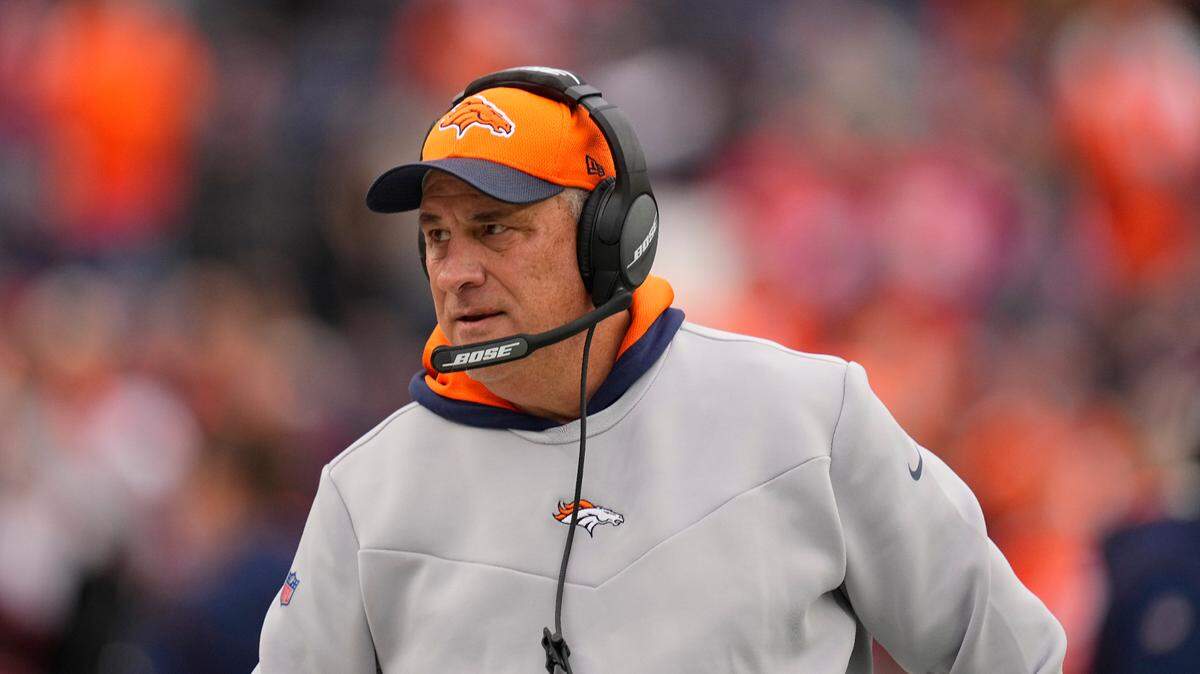 Los Dolphins acordaron con Vic Fangio para que sea el próximo coordinador defensivo del equipo. Según NFL Network, el primer medio en informar la noticia, el contrato sería por tres temporadas con una opción de equipo para el cuarto año.