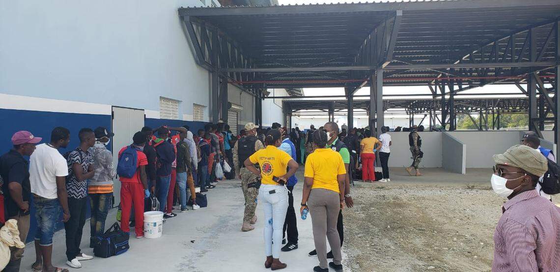 On Friday, April 3, hundreds of Haitians showed up at the country’s northeast border with the Dominican Republic trying to get back into Haiti despite the border being closed. They were among 2,500 Haitian migrants who returned that week as the spread of the coronavirus rapidly accelerates in the Dominican Republic.