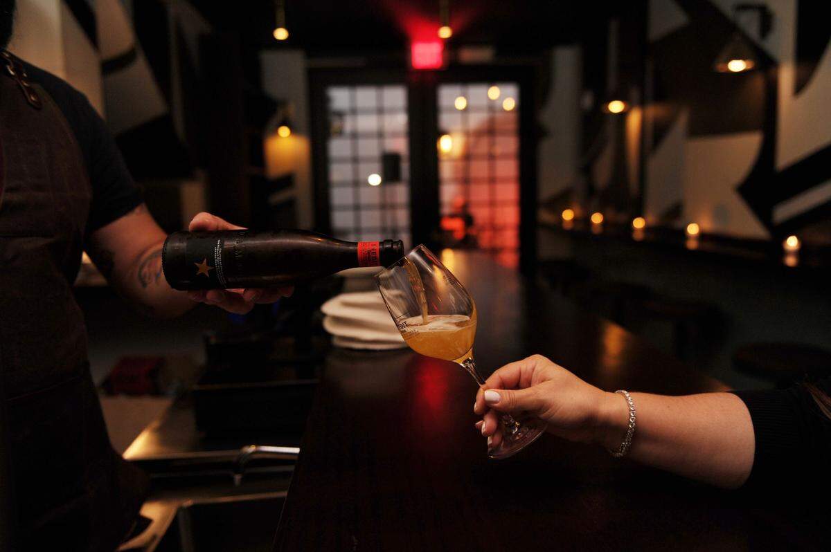Una selección rotativa de bocados de estilo español rige el menú del Bar Pintxo en Esmé Miami Beach.