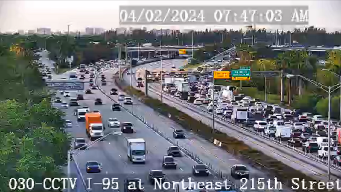 Carjacking, police chase cause traffic mess near Golden Glades. I-95 reopens, man charged