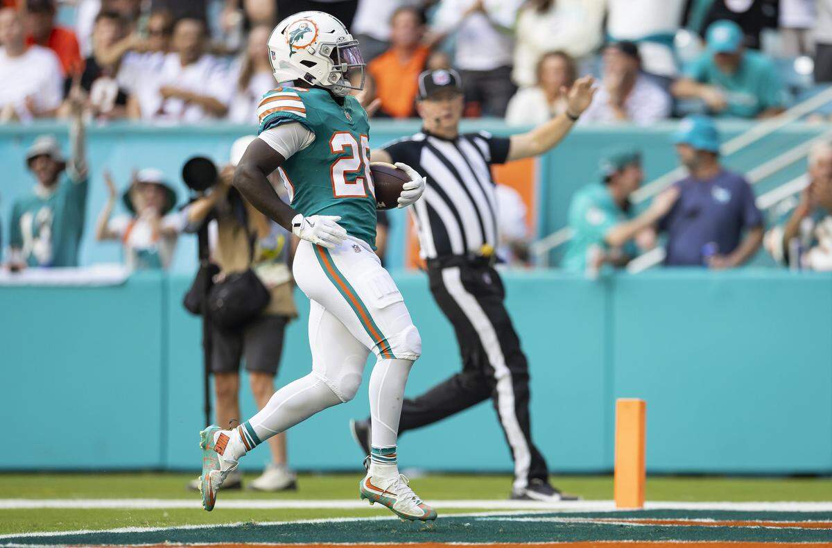 Miami Dolphins running back De'Von Achane (28) scores a touchdown against the Cincinnati Bengals in the first half of their NFL game at Hard Rock Stadium on Sunday, Dec. 21, 2025, in Miami Gardens, Fla.
