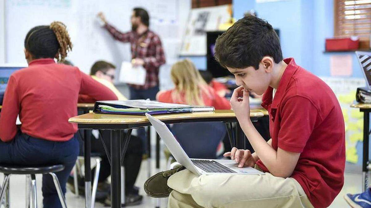 Former Florida governor says that a bill in the U.S. House will cut funding to attend charter schools.