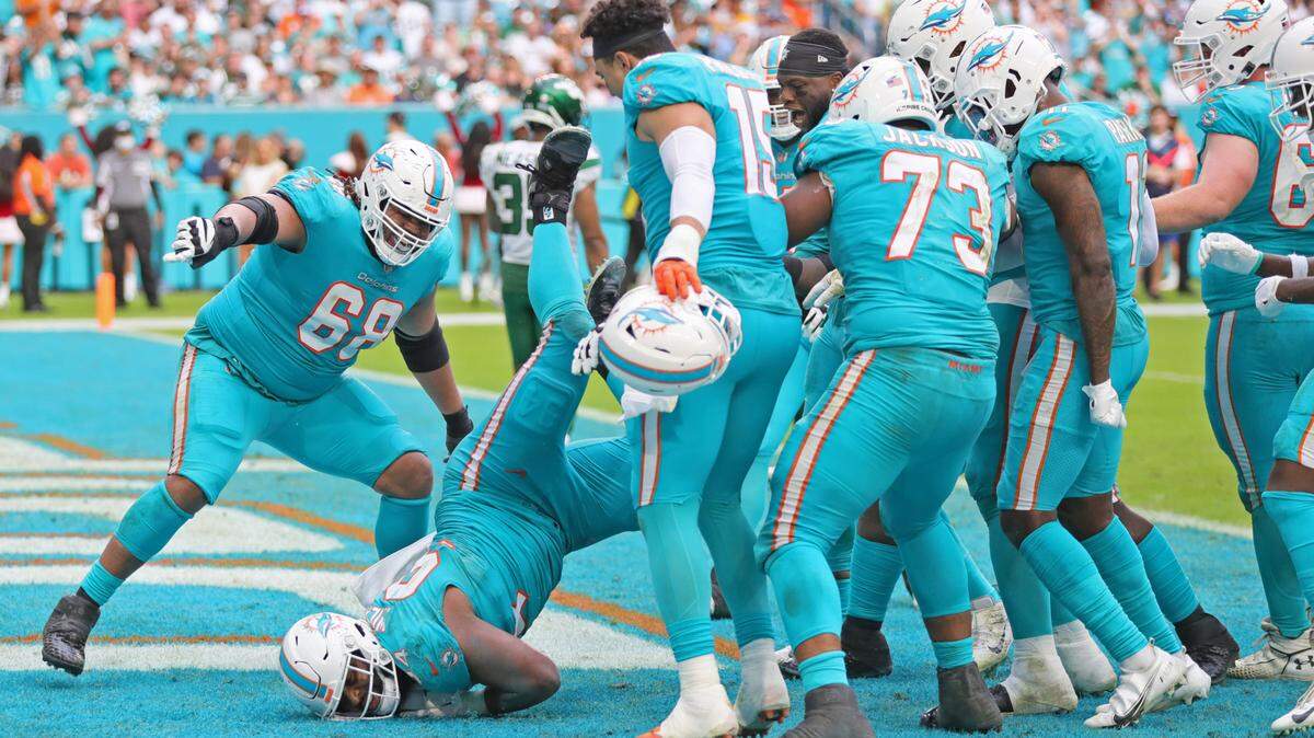 Miami Dolphins defensive end Christian Wilkins (94) does the worm as he celebrates with teammates after scoring in the fourth quarter against the New York Jets at Hard Rock Stadium in Miami Gardens on Sunday, December 19, 2021.
