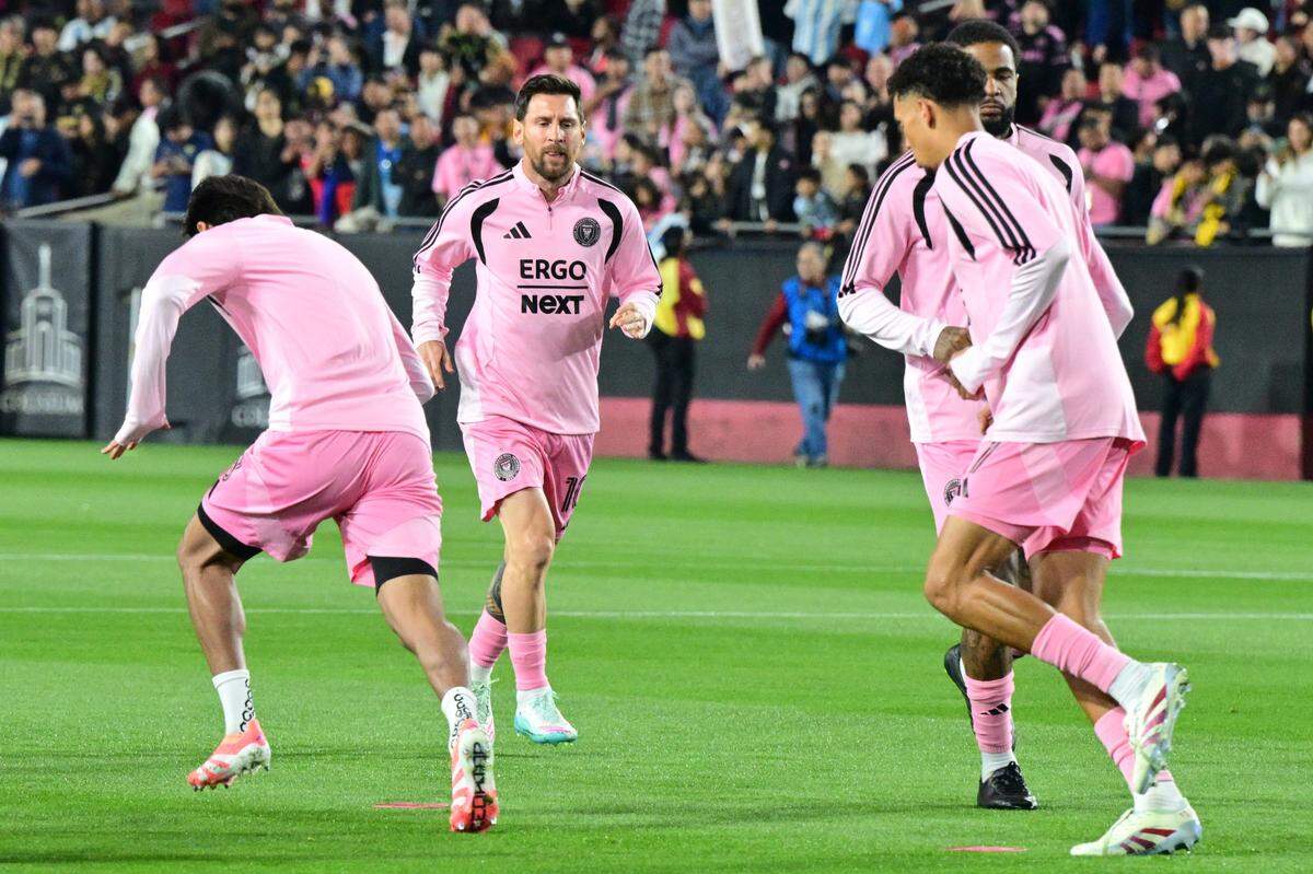 Inter Miami's Argentine forward #10 Lionel Messi (2-L) warms up with teammates before the start of the Major League Soccer opening match between Los Angeles Football Club and Inter Miami CF at the LA Memorial Coliseum in Los Angeles, on February 21, 2026. (Photo by Frederic J. Brown / AFP via Getty Images)