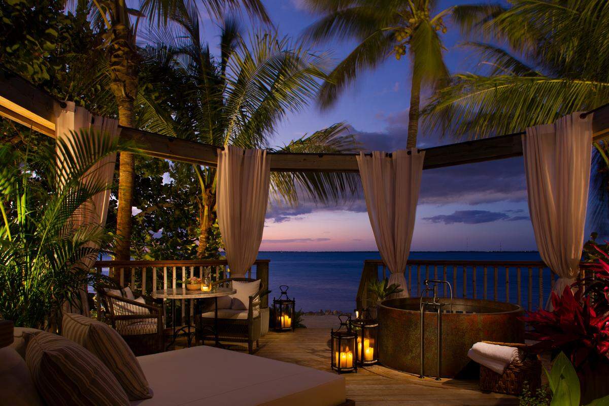 The romance suite balcony in the evening has unbeatable ambiance.
