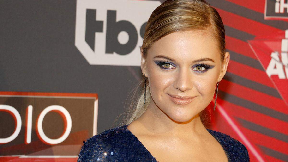 Kelsea Ballerini on the red carpet.
