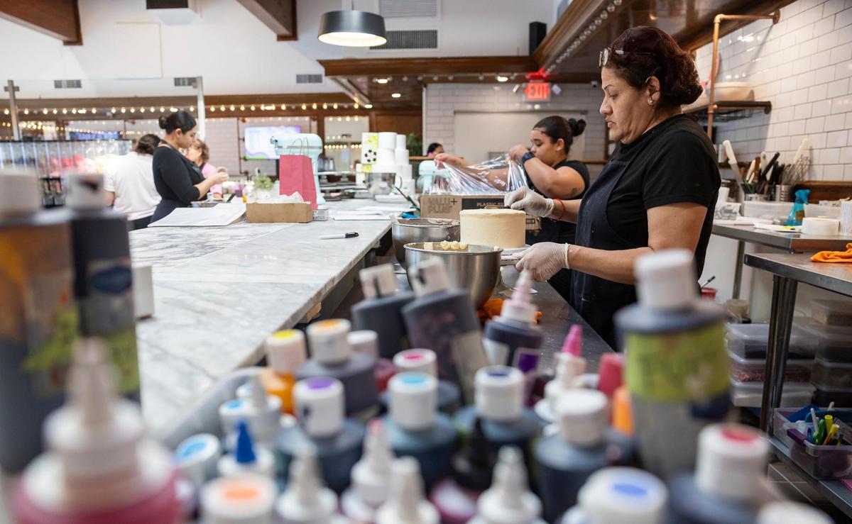 Cake decorator Erika Teran prepares a dessert at Misha’s Cupcakes in Coral Gables.