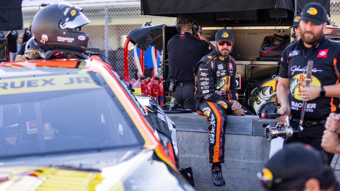 Martin Truex Jr. wins pole for Homestead’s 4EVER 400. Full start list after qualifying