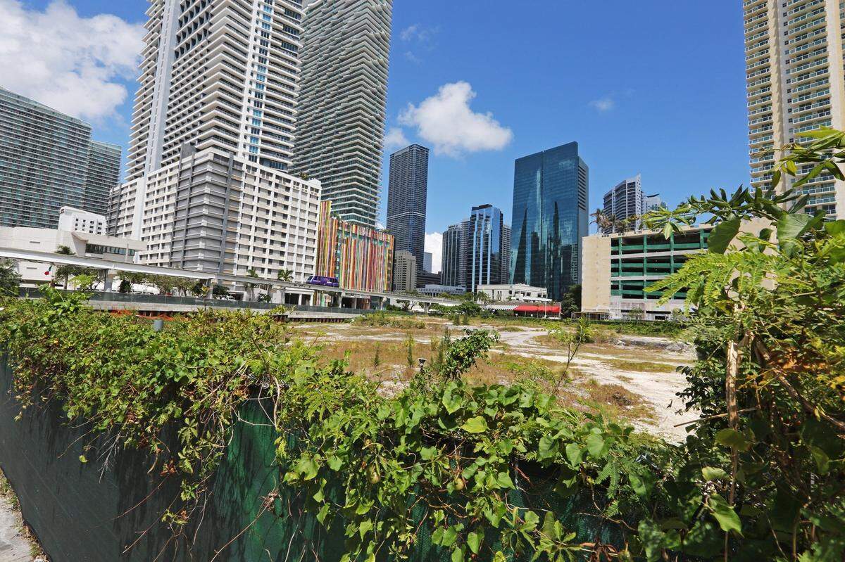 Este terreno en 1430 South Miami Avenue fue adquirido por una empresa estatal china por $74.7 millones en 2014.