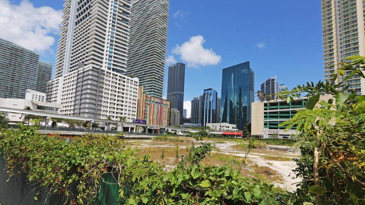 Shanjie Li is Miami’s most prominent Chinese-born businessman. But he has direct ties to China’s government and Li “Cindy” Yang. This empty lot at 1430 S. Miami Avenue, is what Li helped a state-owned Chinese company buy for $74.7 million in 2014. 