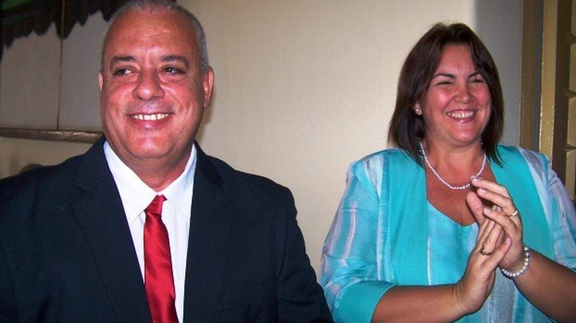 Alexandre Corona Quintero (left), during his inauguration ceremony as governor of Cienfuegos, a Cuban central province, in February 2020. He was forced to resign last week amid an anti-corruption campaign. He was replaced by Vice Governor Yolexis Rodríguez Armada, right