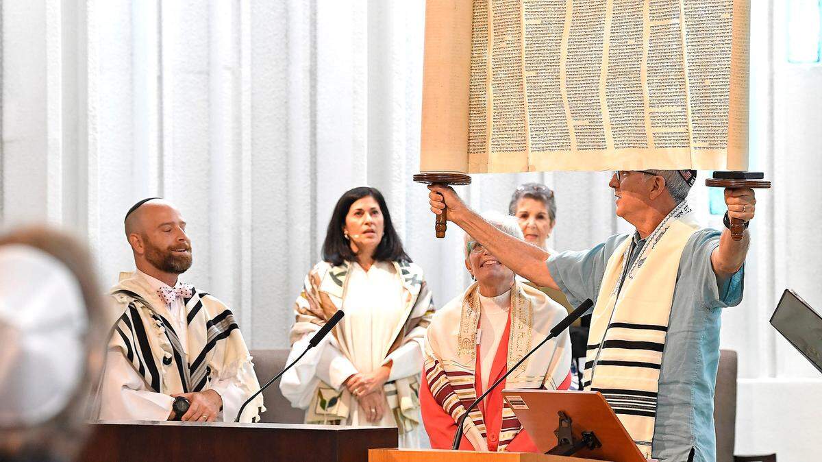Temple Judea in Coral Gables celebrates Rosh Hashana on Sept. 26, 2022. The temple, along with the Greater Miami Jewish Federation and other groups, are reaching out to those who don’t attend services regularly to underscore the importance of joining a Jewish community of worship.