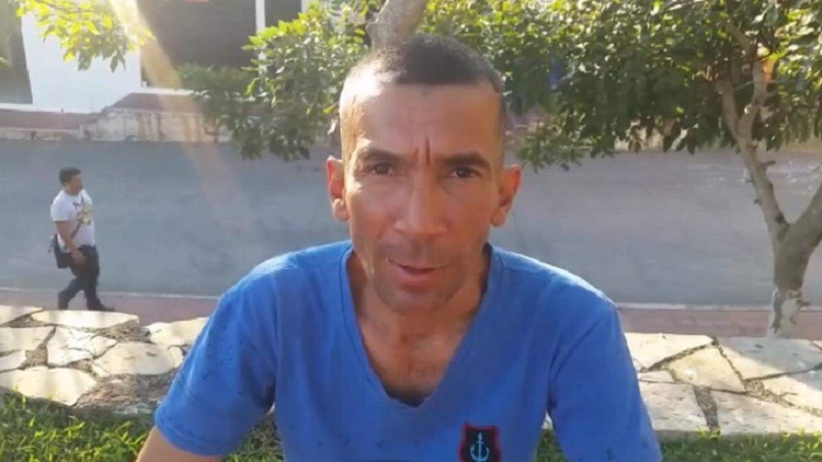 Cuban dissident Ramón Arboláez and his family were denied entry into the United States. He remains in Mexico, battling cancer.