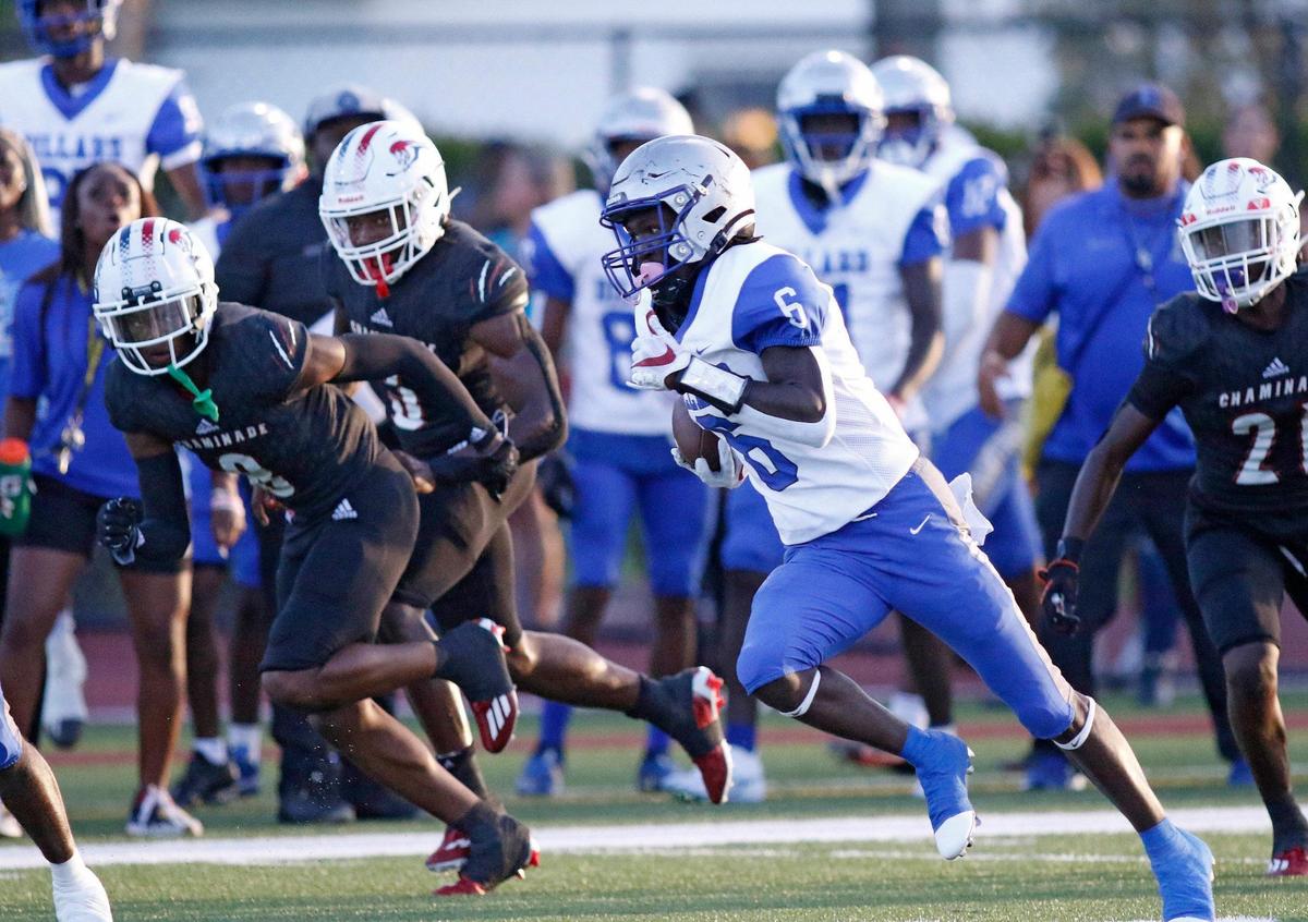Dillard Panthers running back Christopher Johnson (6) runs to score a touchdown against Chaminade-Madonna Lions during football game on Friday, September 2, 2022 at Chaminade-Madonna HS in Hollywood. Andrew Uloza / for Miami Herald