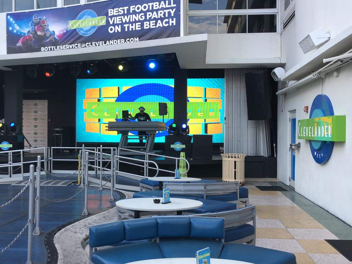 A DJ blasts music at the Clevelander on Sept. 11, 2018. The establishment is one of the few that would still be exempt from Miami Beach’s noise ordinance if the City Commission gives final approval to narrowing the exemption.