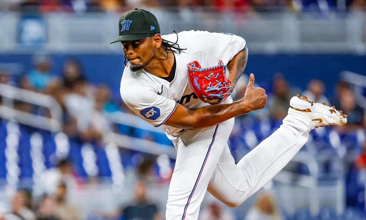 Miami Marlins starting pitcher Edward Cabrera (27) pitches in the first inning during the game against San Francisco Giants at LoanDepot Park in Miami, Fl on Tuesday, April 18, 2023.