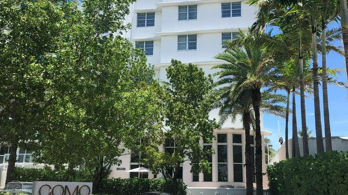 The Como Metropolitan Miami Beach, formerly known as the Traymore Hotel, dates back to 1939. It houses the restaurant Traymore by Michael Schwartz.
