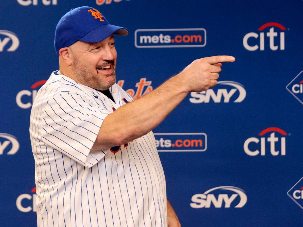 Actor Kevin James prepares to film a promotional video for the New York Mets prior to the game against the Baltimore Orioles at Citi Field on August 20, 2024 in New York City. 