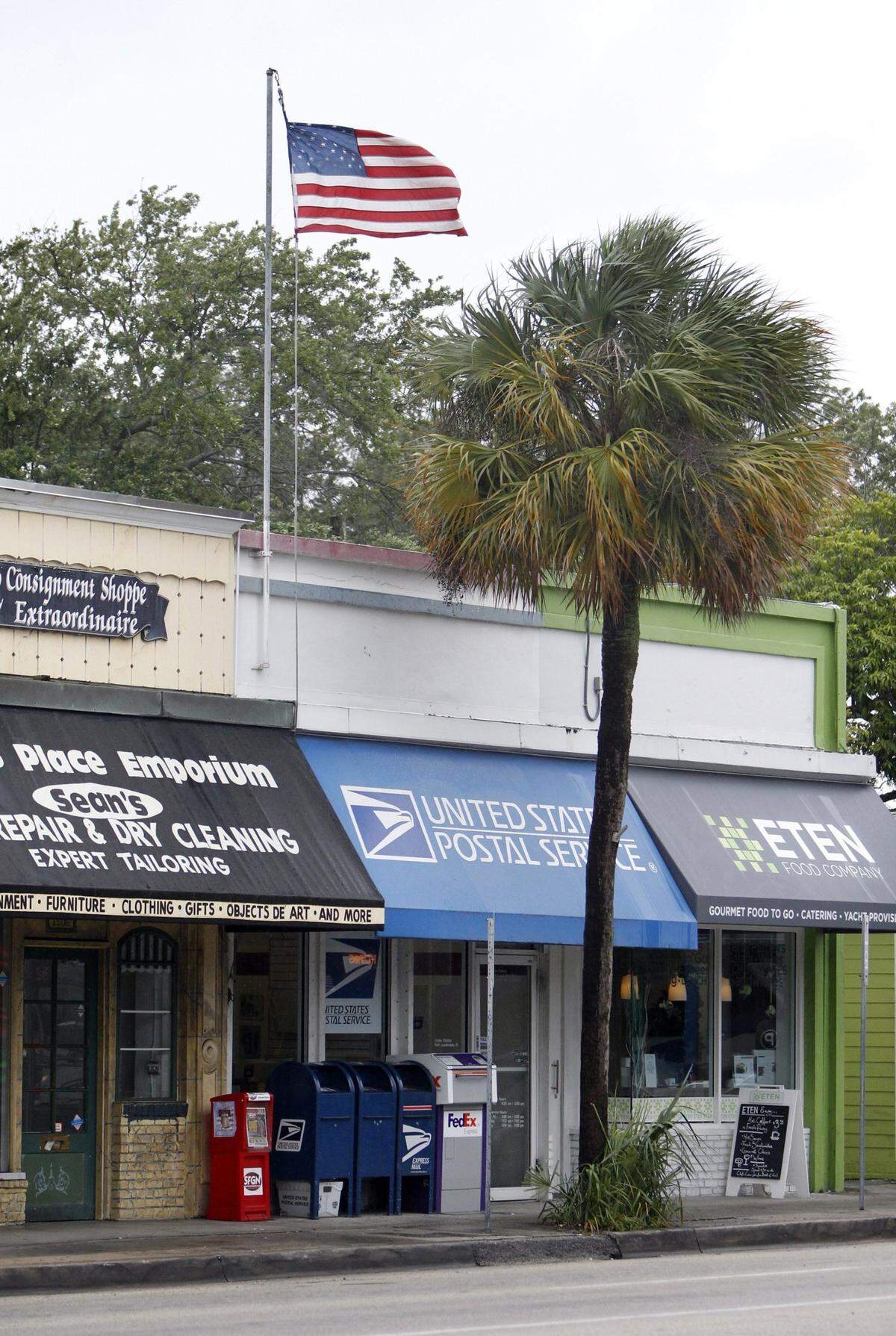 The Colee Branch Post Office at 1404 E Las Olas Blvd.