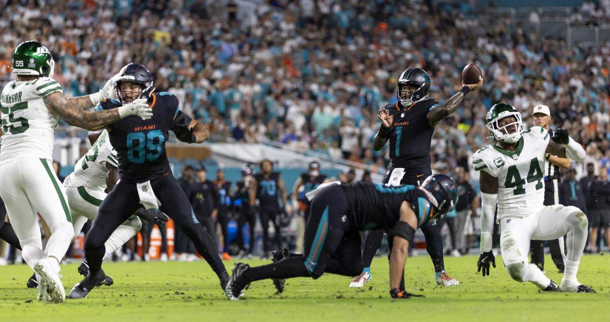 Miami Dolphins quarterback Tua Tagovailoa (1) looks to throw the ball in the first half of his NFL game against the New York Jets at Hard Rock Stadium on Monday, Sept. 29, 2025, in Miami Gardens, Fla.