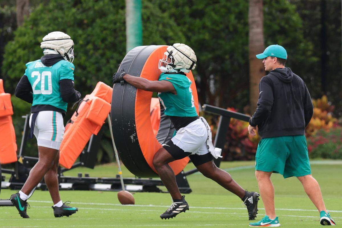 Miami Dolphins linebacker Tyrel Dodson (25) works with linebacker Jordyn Brooks (20) during practice at Baptist Health Training Complex in Miami Gardens, Florida, Thursday, September 4, 2025.