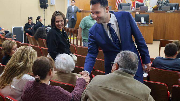 Hialeah aprueba alivio fiscal para adultos mayores: beneficia 6.9% de hogares. ¿Es legal?
