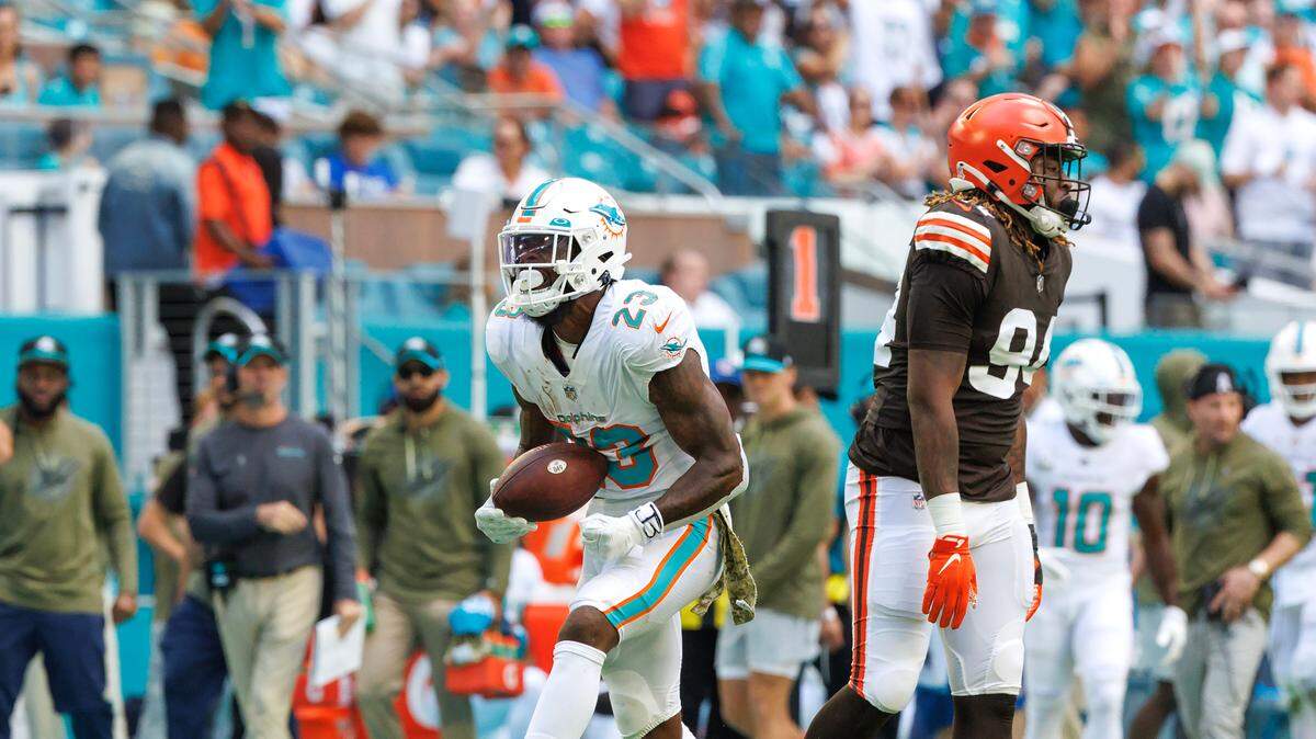 Miami Dolphins running back Jeff Wilson Jr. (23) reacts after a play during first quarter of an NFL football game against the Cleveland Browns at Hard Rock Stadium on Sunday, November 13, 2022 in Miami Gardens, Florida.