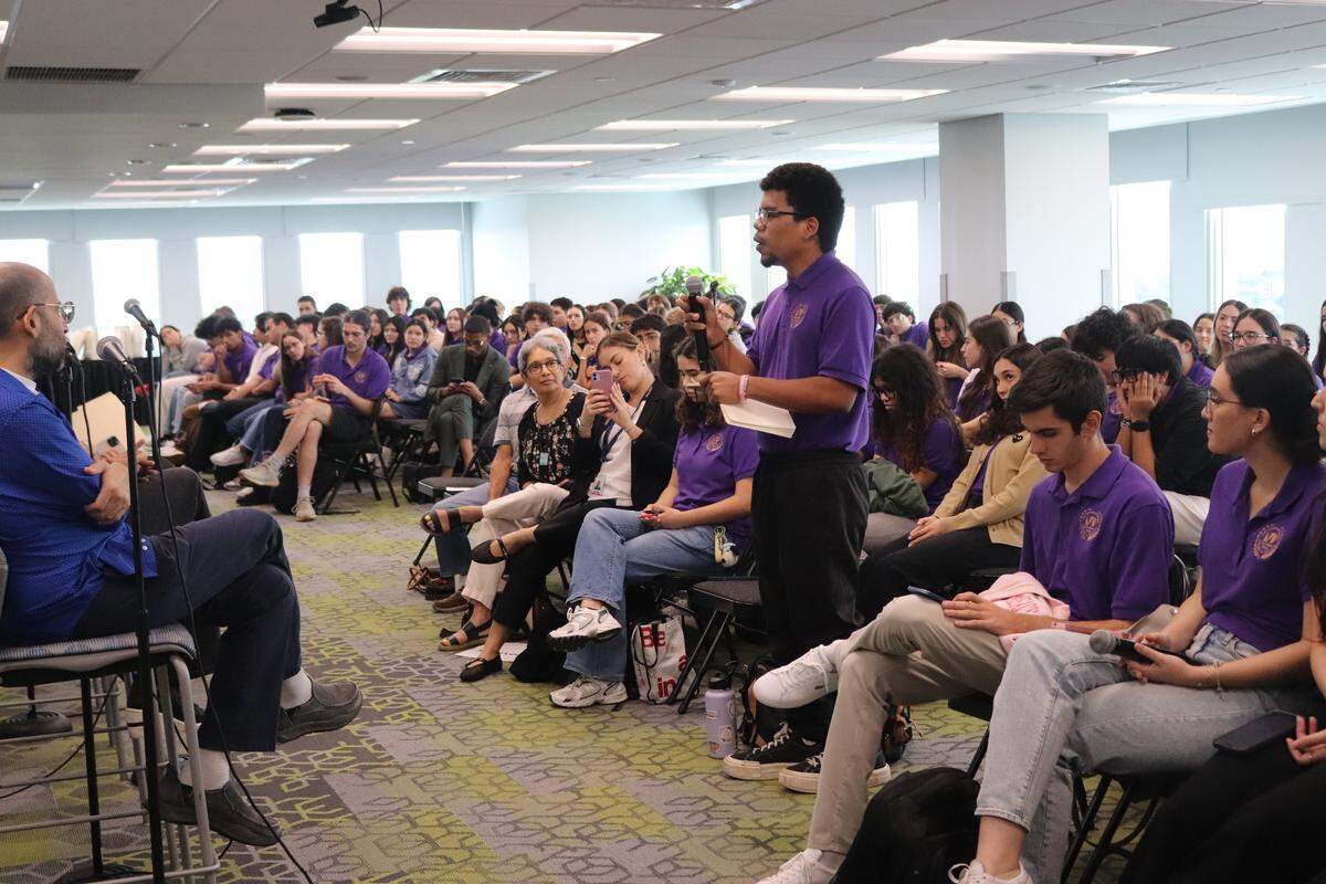 A Miami-Dade College student asks a question about religion during a panel on interfaith dialogue and bridge building. The panel “Interfaith Dialogue and Peace” was a part of MDC’s Changemaker Week 2025.