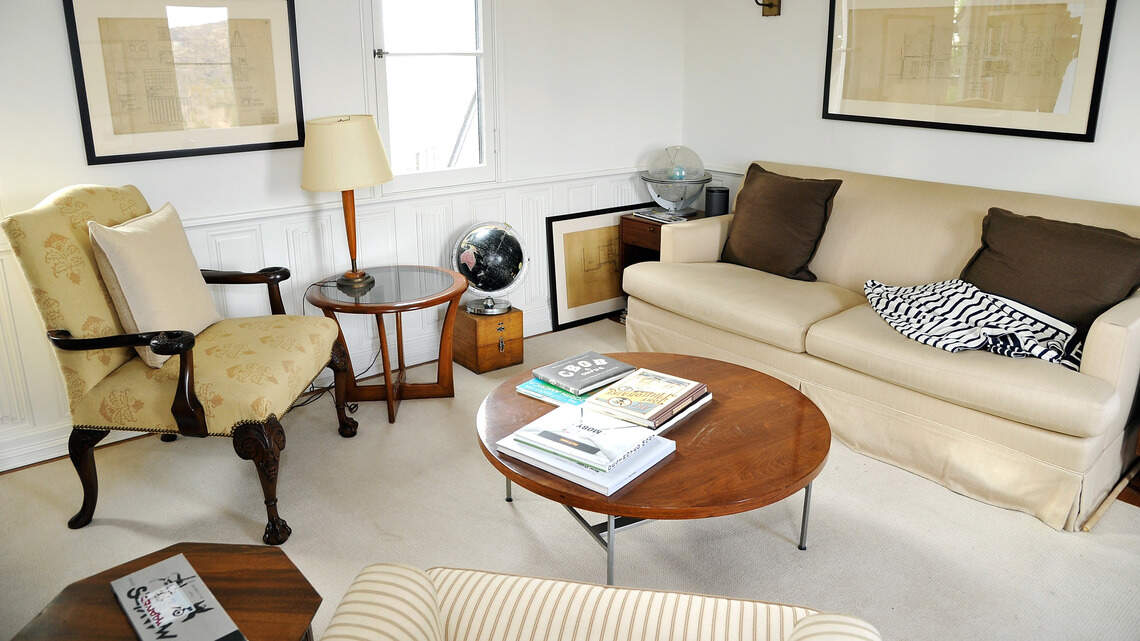 Nancy Meyers' slipcovered sofa look is having a 2026 moment, and here's how to recreate it at home