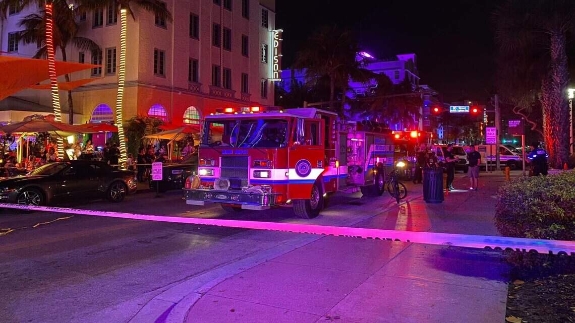 Officer hurt, suspect dead after Miami Beach FL shooting | Miami Herald