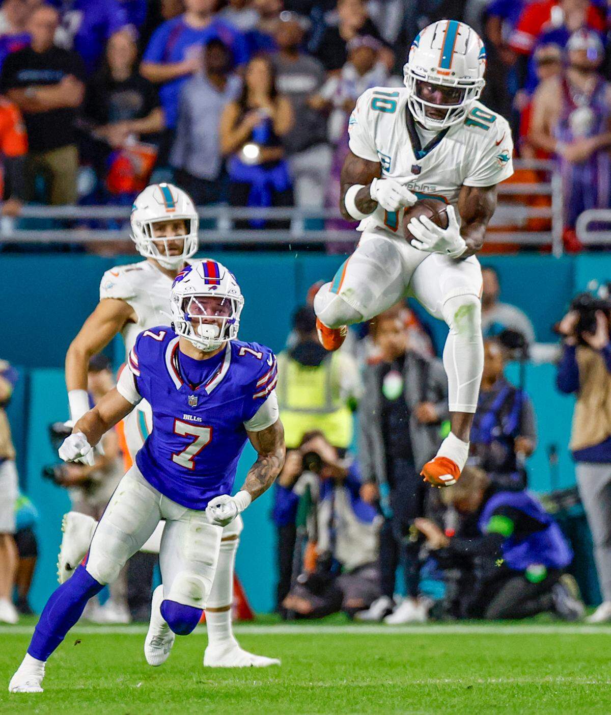 Miami Dolphins wide receiver Tyreek Hill (10) on a pass reception in the second quarter during the game against the Buffalo Bills at Hard Rock Stadium in Miami Gardens on Sunday, January 7, 2024.