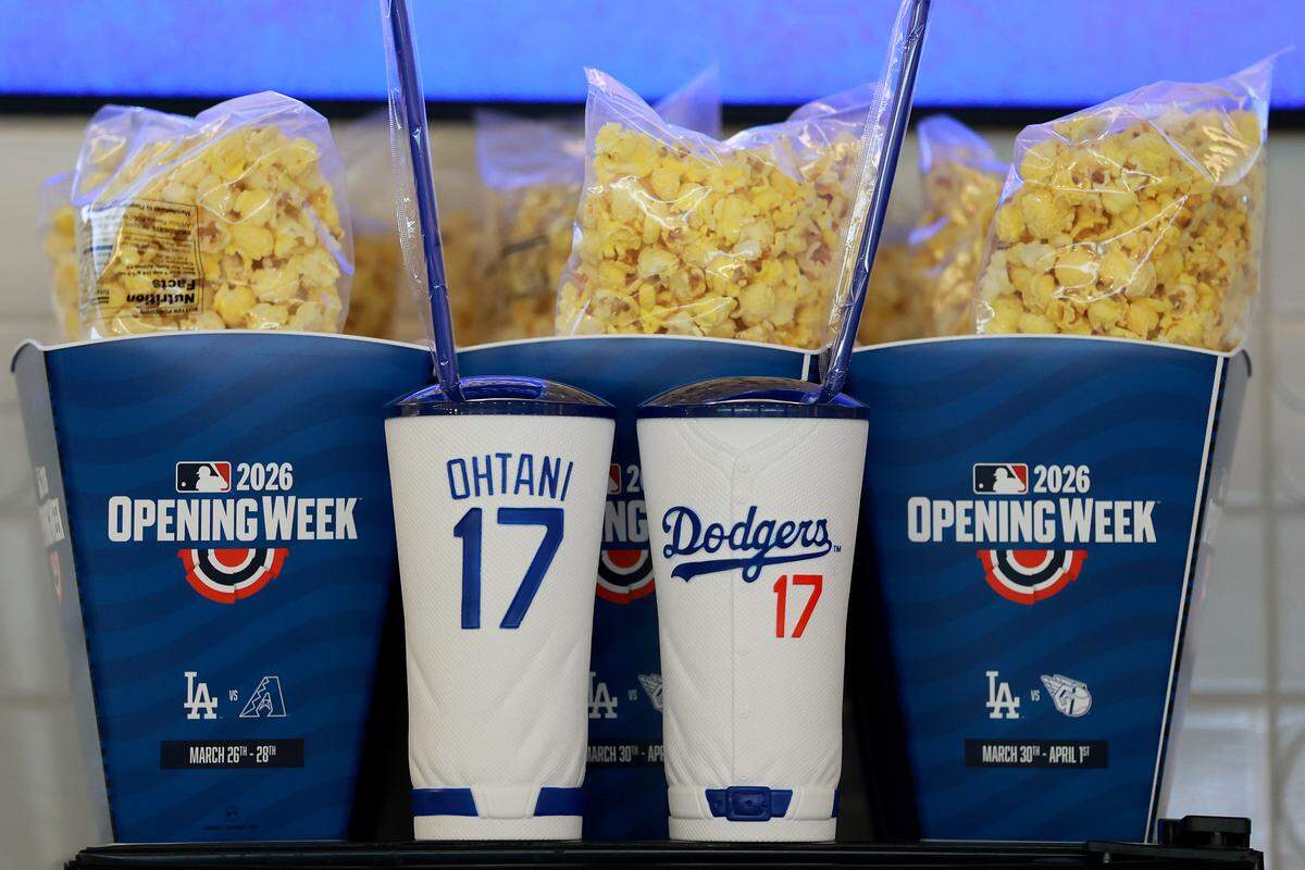 sohei ohtani cup los angeles dodgers