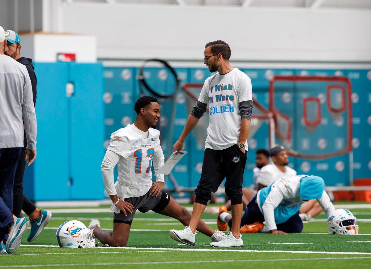 Miami Dolphins head coach Mike McDaniel talks to Dolphins wide receiver Jaylen Waddle during practice at Baptist Health Training Complex in Hard Rock Stadium on Wednesday, December 14, 2022 in Miami Gardens, Florida.