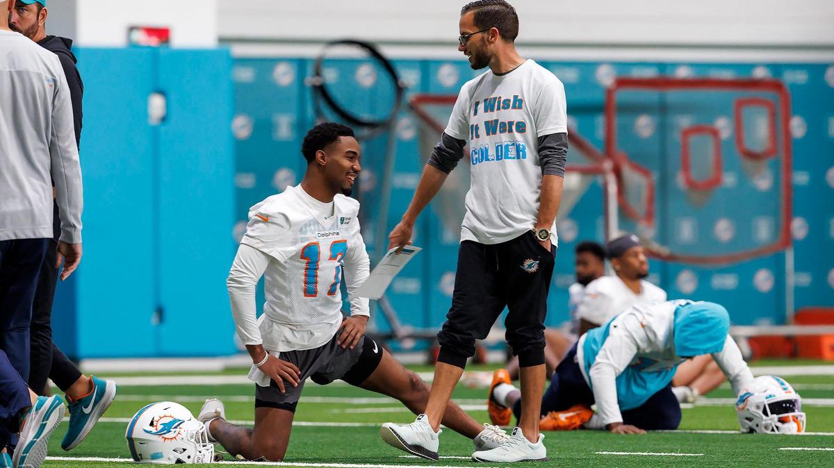 Miami Dolphins head coach Mike McDaniel talks to Dolphins wide receiver Jaylen Waddle during practice at Baptist Health Training Complex in Hard Rock Stadium on Wednesday, December 14, 2022 in Miami Gardens, Florida.