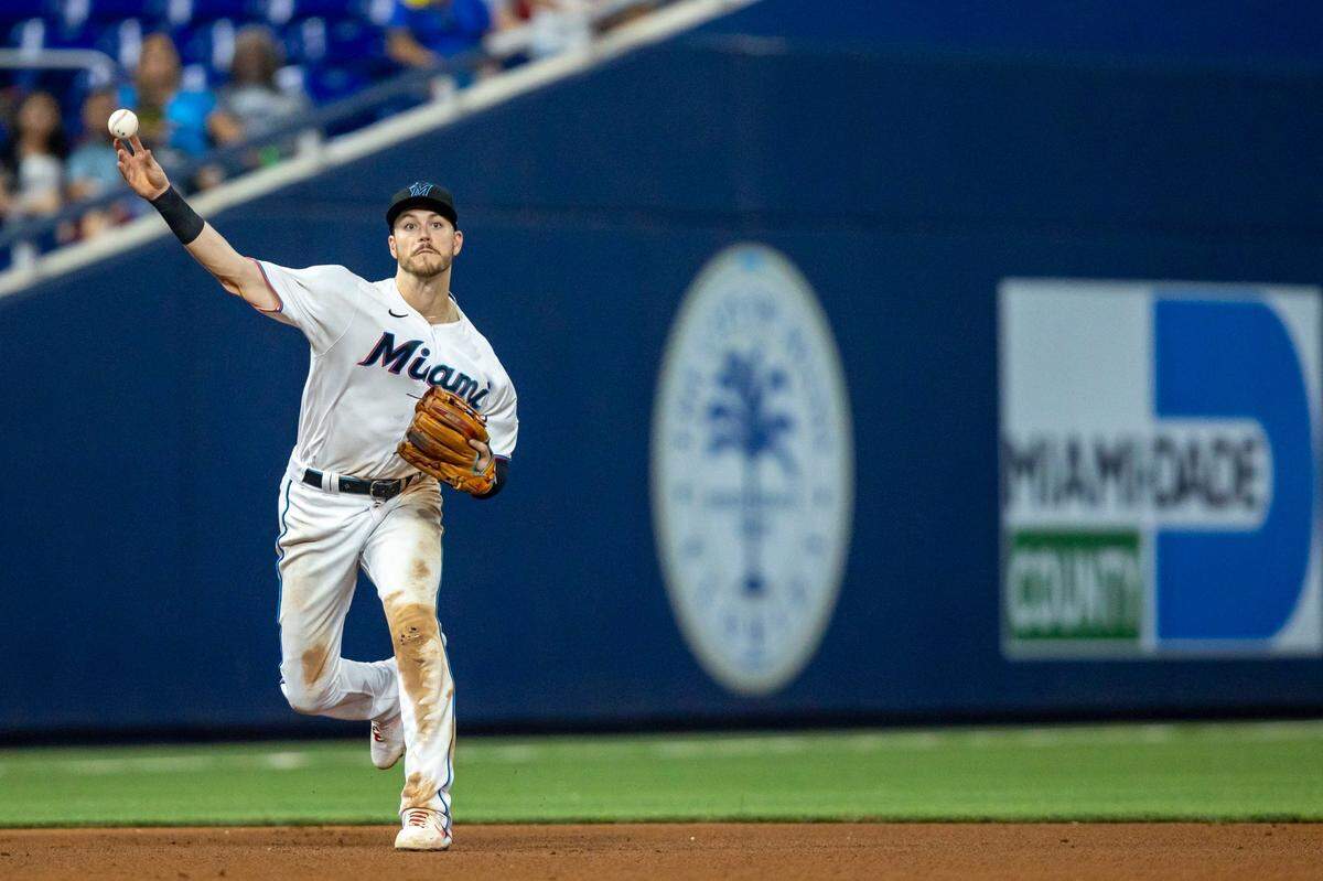 Miami Marlins third baseman Brian Anderson (15) throws to first base for the out during the ninth inning of an MLB game against the Seattle Mariners at loanDepot park in the Little Havana neighborhood of Miami, Florida, on Saturday, April 30, 2022. The Marlins defeated the Mariners 3-1.