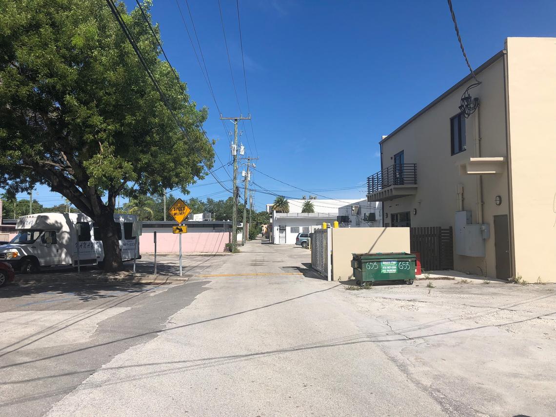 This bare alley in North Miami would become a “gathering lane” like the ‘ruelles’ of Montreal with shade trees, murals, seating areas.