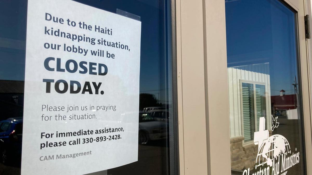 La sede de Christian Aid Ministries en Berlin, Ohio, permanece cerrada el lunes 18 de octubre de 2021, debido a los secuestros en Haití. Funcionarios estadounidenses están trabajando con las autoridades de Haití para tratar de asegurar la liberación de 12 adultos y cinco niños de un grupo misionero con sede en Estados Unidos que fueron secuestrados durante el fin de semana por una pandilla conocida por los asesinatos, secuestros y extorsiones.