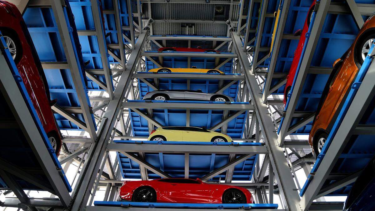 Vista interior de la máquina expendedora de autos usados Carvana en Doral el miércoles 29 de enero de 2020.