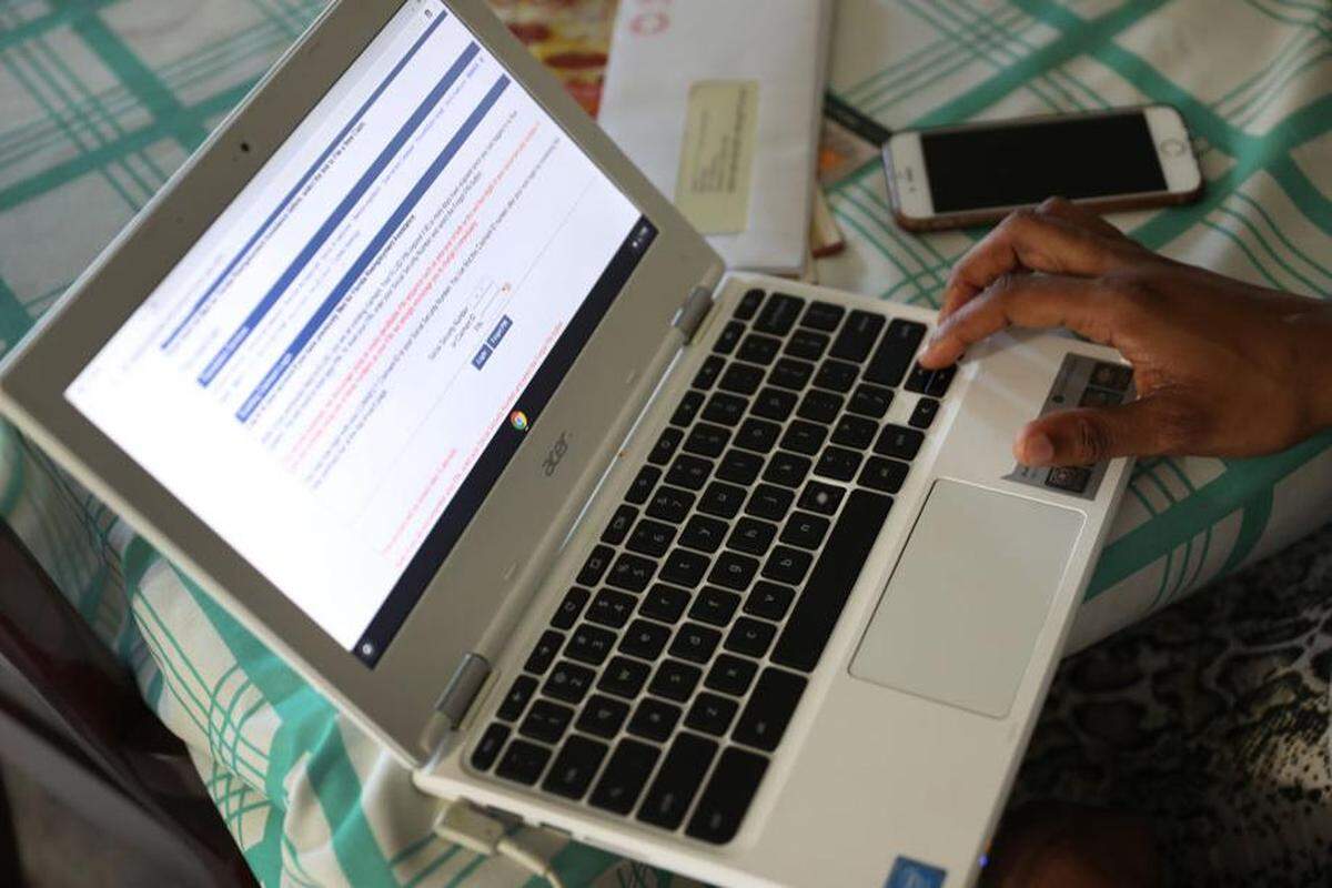 Because its website is so flawed, Florida has made paper applications available for people seeking unemployment benefits.