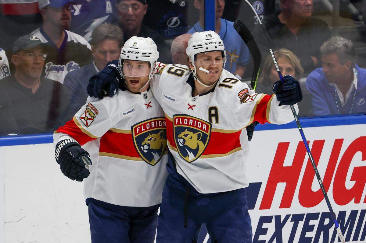 Florida Panthers left wing Matthew Tkachuk (19) skates over to celebrate the goal of Florida Panthers center Sam Bennett (9) during the first period in game one of the first round of the Stanley Cup Playoffs on Tuesday, April 22, 2025 in Tampa.