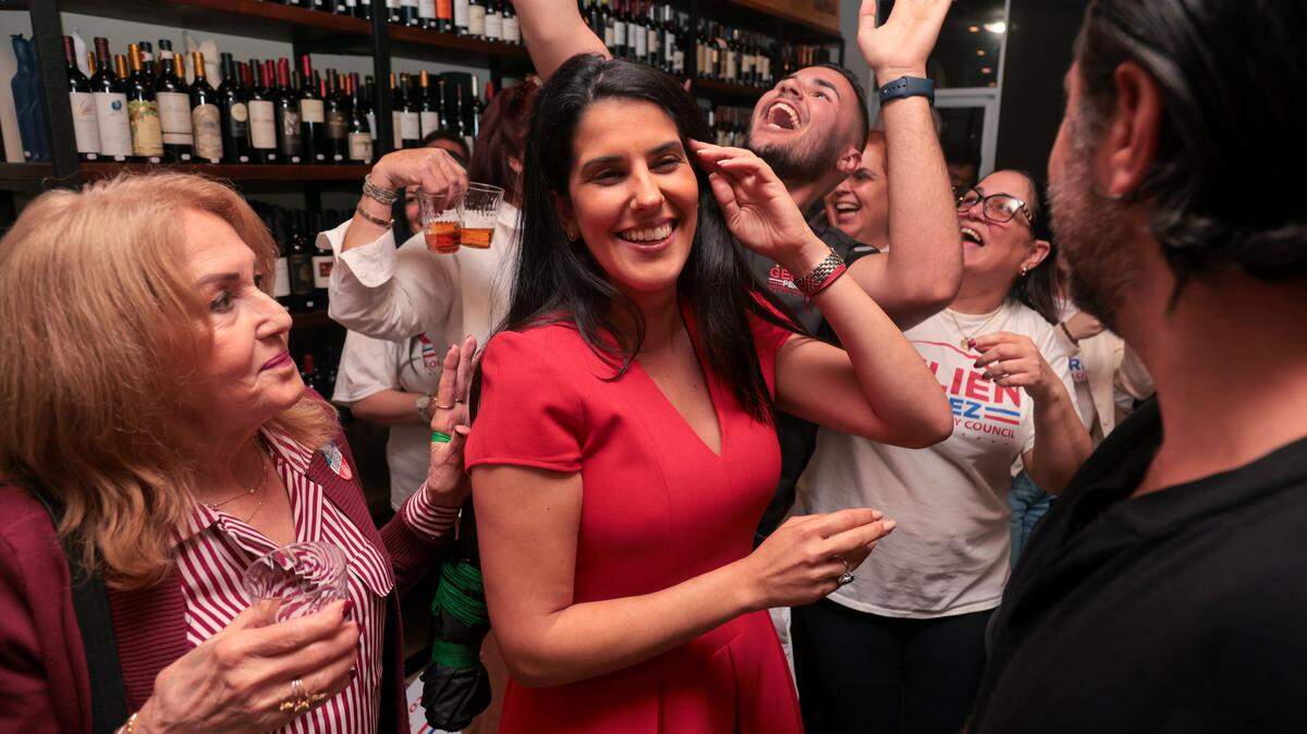 Gelien Pérez celebra con sus seguidores, familiares y amigos después de ganar el escaño 3 de la segunda vuelta de las elecciones del Concejo Municipal de Hialeah, el martes 9 de diciembre de 2025, en Trigo Cafe Tapas Wine en 839 W 49th St. en Hialeah, Florida.