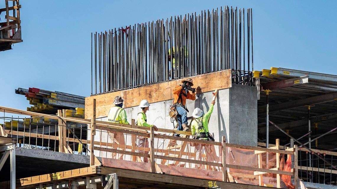 A construction crew puts up steel work at the 400 Biscayne Boulevard in 2020.  