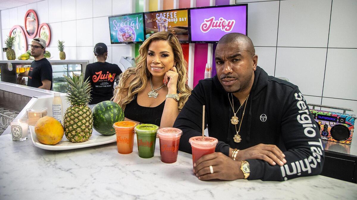 Los propietarios Neri Santiago y su esposo N.O.R.E., ex rapero y copresentador del popular podcast musical Drink Champs, abrieron recientemente Juicy Juice Bar, un bar de jugos en Hollywood. Pedro Portal PPORTAL@MIAMIHERALD.COM
