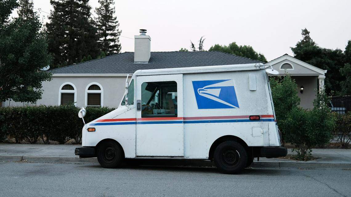 A former Alabama postal worker has been sentenced to federal prison, feds say.