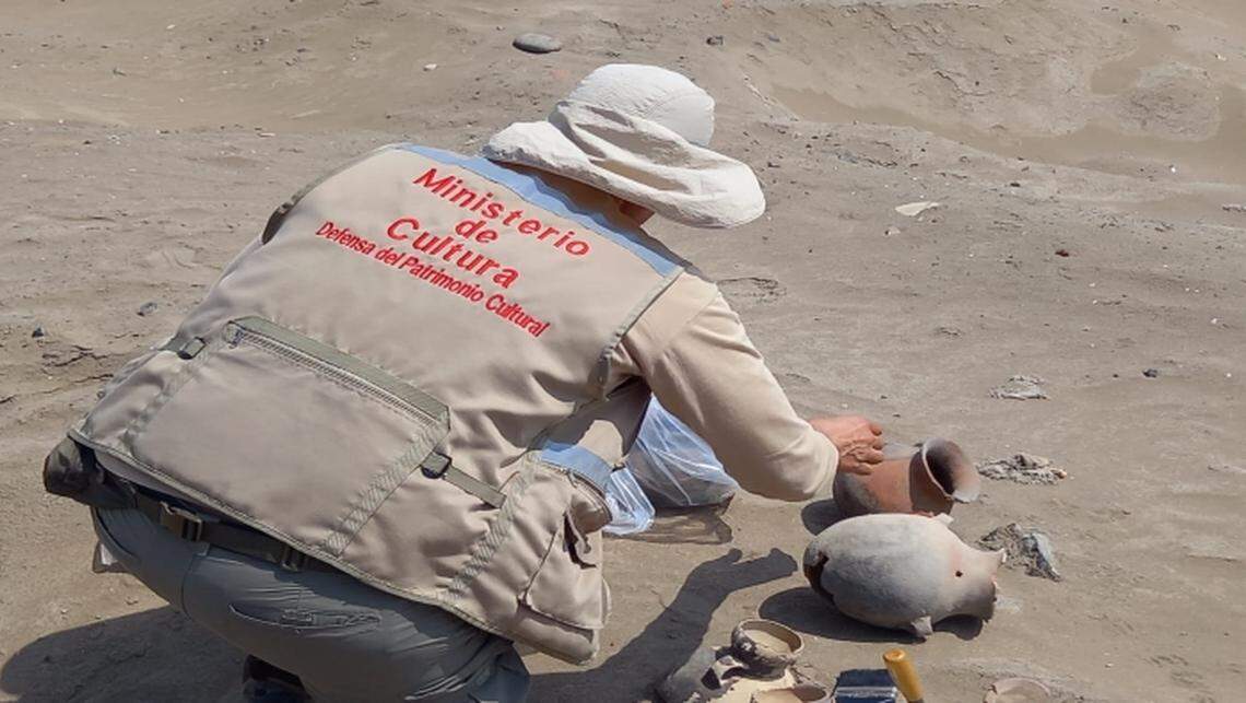 The pottery had a classic Chancay style, with black and white coloring, officials said.